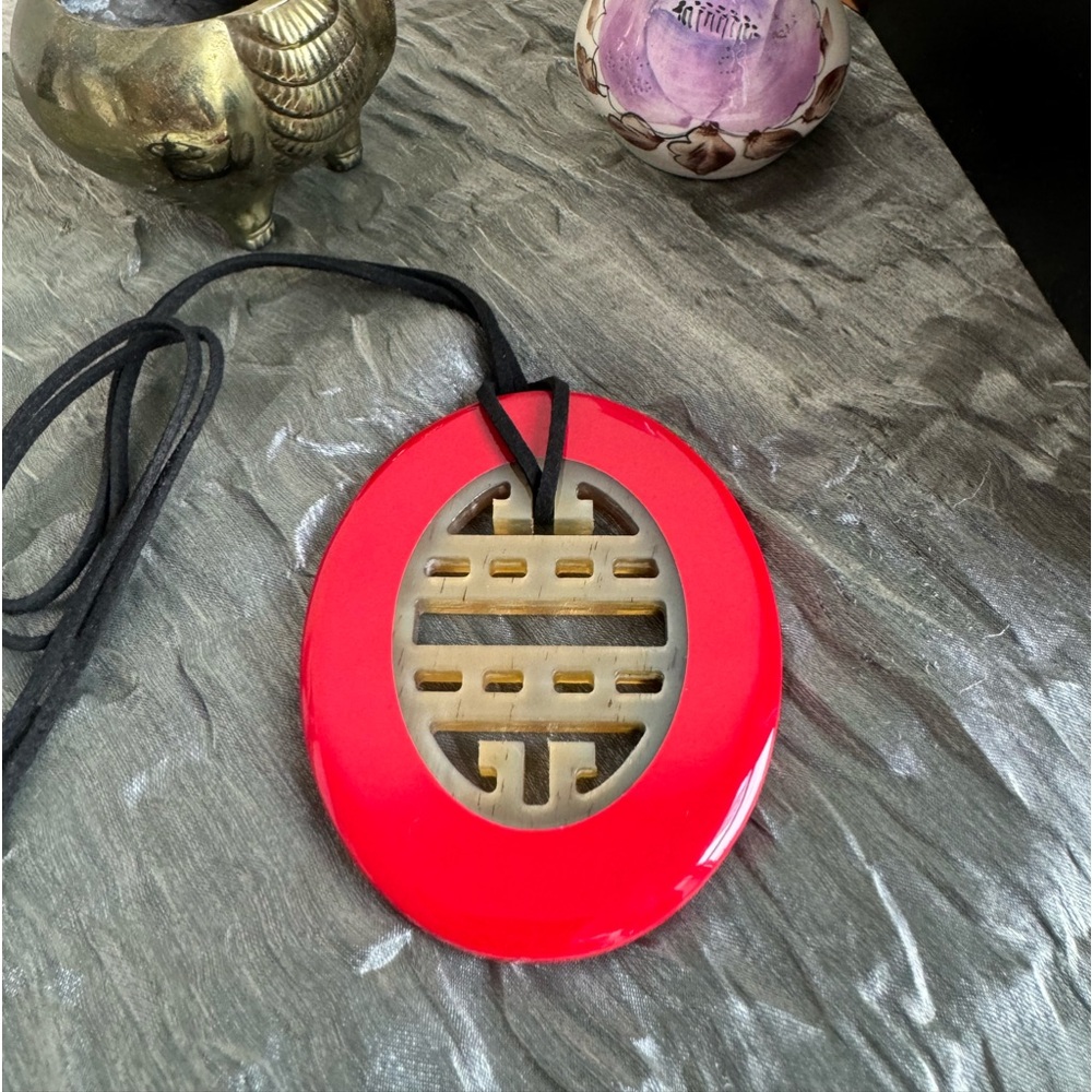 Hermès Style Carved Horn Oversized Necklace - Picture 3 of 9
